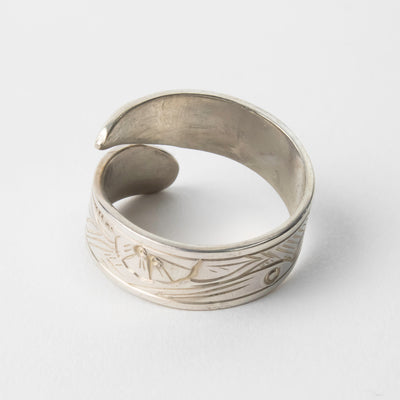 Hand carved 14k gold and silver hummingbird wrap ring with flowers carved by Indigenous Canadian Artist Agnes Seaweed Wisden