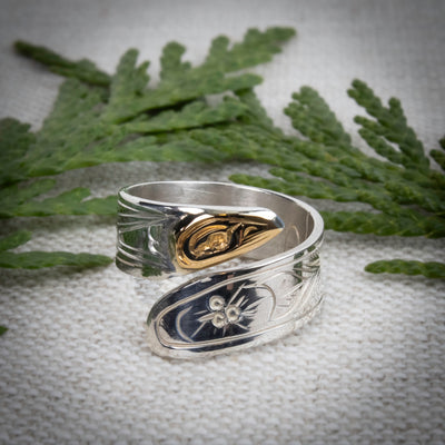 Hand carved 14k gold and silver hummingbird wrap ring with flowers carved by Indigenous Canadian Artist Agnes Seaweed Wisden